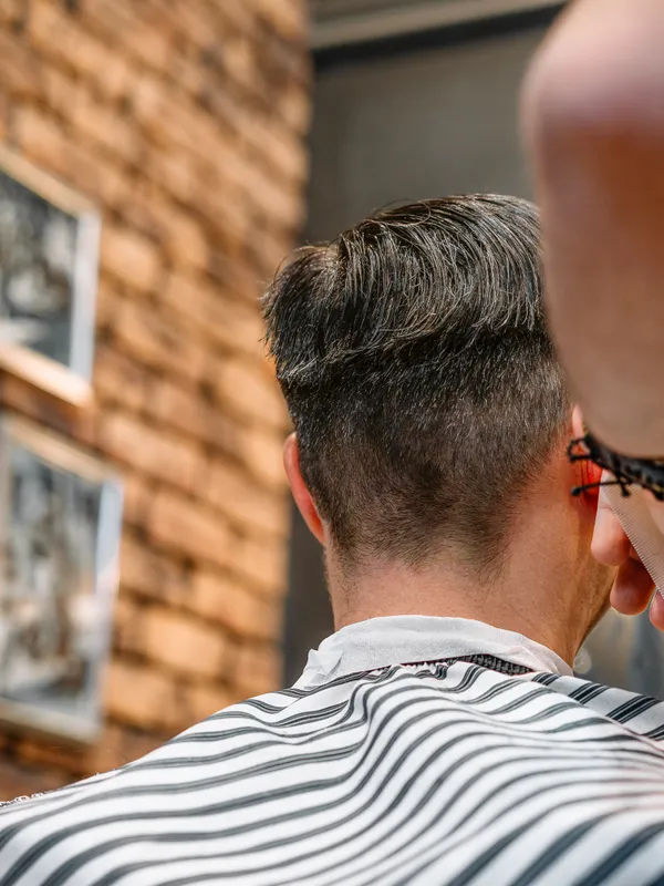 Herrklippning på frisör i Stockholm - Cutlio